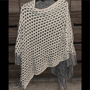 Max Edition SMALL / MEDIUM gray and off white poncho / Shaw ..Lattice design